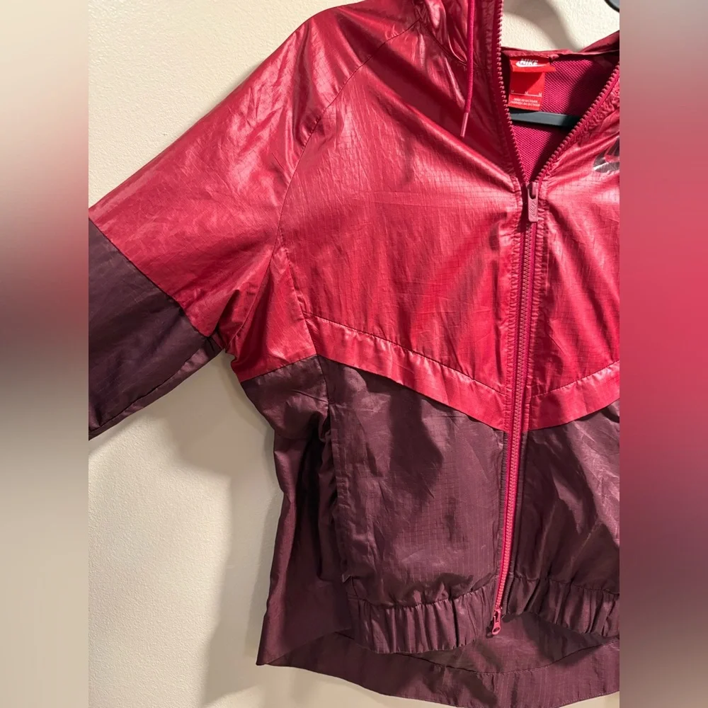 Nike Sportswear Windrunner hooded Jacket Women's size Medium